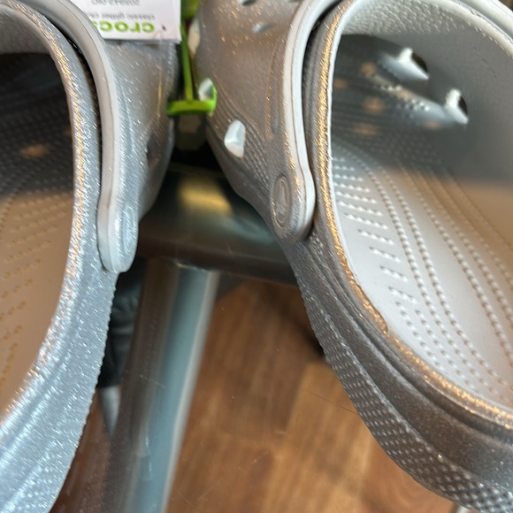 Crocs Classic Silver Glitter Clogs in Size M9/W11 BNWT - Picture 3 of 14